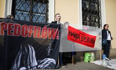 Pierwsza ofiara gniewu na kler. Uczciwy proboszcz jest stale mylony z pedofilem