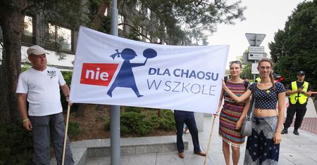 PO-KO chce zapłacić strajkującym nauczycielom. PiS stanowczo przeciw