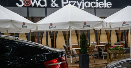 Jak zniszczyć "Gazetę Polską"? Ksiądz Sowa nagrany w restauracji "Sowa i Przyjaciele"