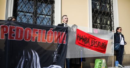 Pierwsza ofiara gniewu na kler. Uczciwy proboszcz jest stale mylony z pedofilem