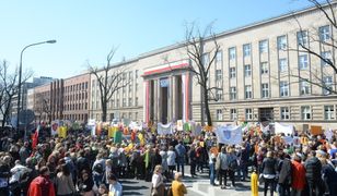 Strajk nauczycieli. Manifestacja przed Ministerstwem Edukacji Narodowej