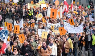 Strajk nauczycieli. Obrady okrągłego stołu, a przed Narodowym pikieta. Jesteśmy na miejscu