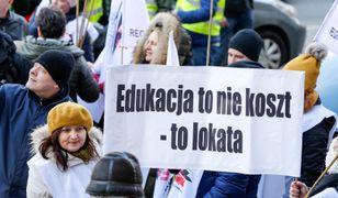 Dla nauczycieli rząd nie ma. Jednak grupa urzędników dostanie nawet 700 zł podwyżki