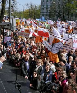 Strajk nauczycieli. Kolejna manifestacja i przemarsz ulicami Warszawy