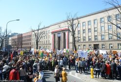 Strajk nauczycieli. Manifestacja przed Ministerstwem Edukacji Narodowej