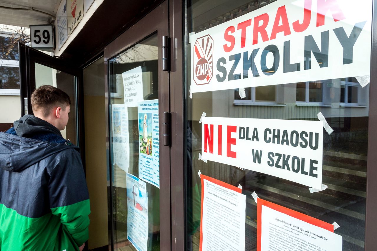 Strajk nauczycieli. Protestuje 37 proc. placówek. Zalewska nie zareaguje?