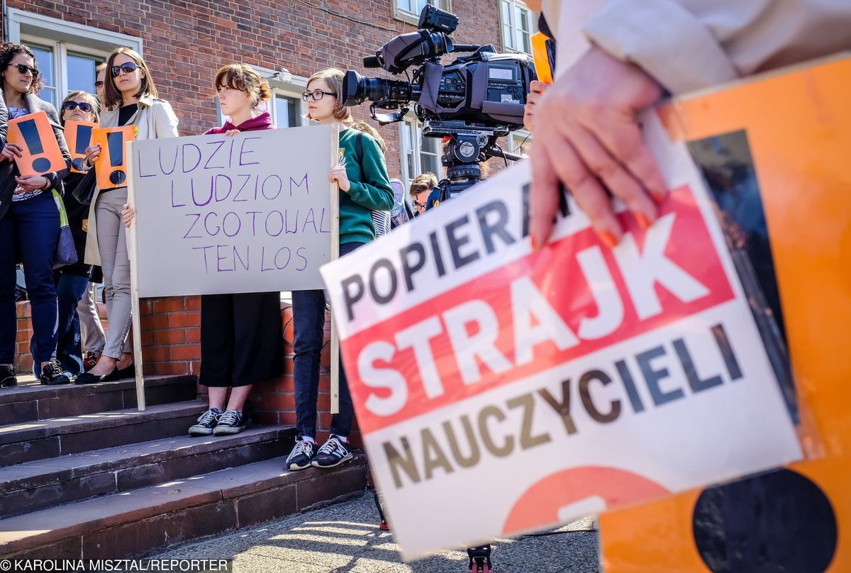 Strajk nauczycieli trwa. Rząd wprowadza plan awaryjny. Matury nie są zagrożone