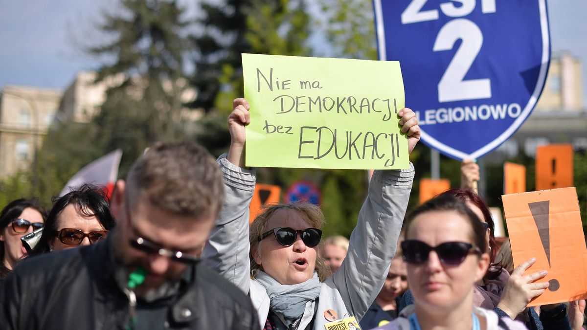 Strajkujący nauczyciele mogą liczyć na 500 zł. Choć nie wszyscy