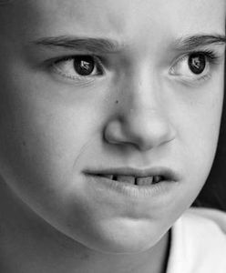 Matka więziła ją w domu całe dzieciństwo. Dziewczynka zaczęła nowe życie