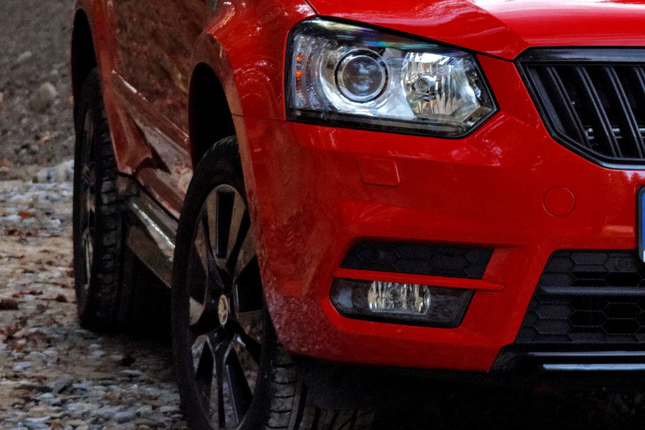 Przednie światła przeciwmgielne nie są standardem w każdym aucie  