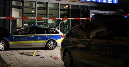 Niemcy. Nożownik zaatakował policjantów. Funkcjonariusze otworzyli ogień