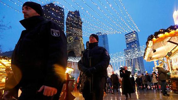 Policja na Breitscheidplatz w Berlinie