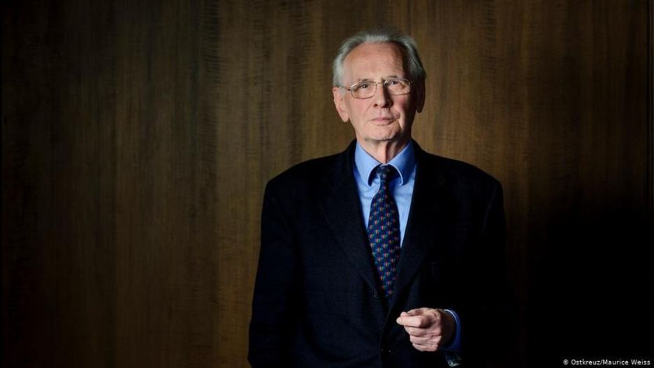 Niemiecki prawnik Dieter Grimm uważa, że Polacy za słabo opierali się PiS-owi