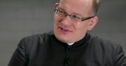 Ksiądz w internetowym programie. Odpowiedział na pytanie, ile zarabia