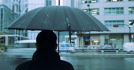 W wielu miejscach popada deszcz i deszcz ze śniegiem. Prognoza na wtorek