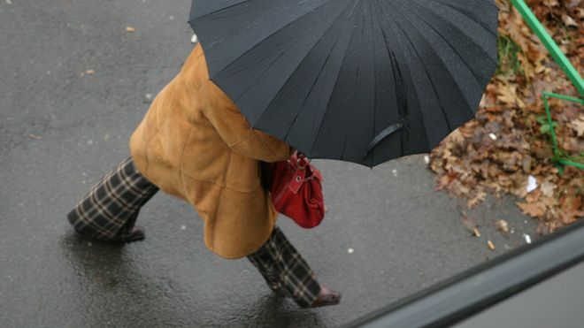 W taką pogodę warto mieć ze sobą parasol
