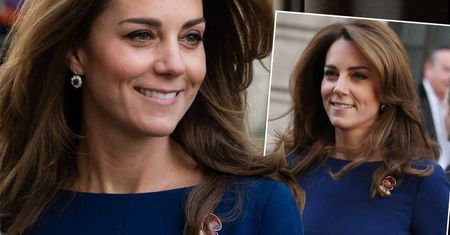 Księżna Kate promuje jesienne trendy. W zachwycającej błękitnej kreacji wyglądała bezbłędnie, ale naszą uwagę przykuło coś innego