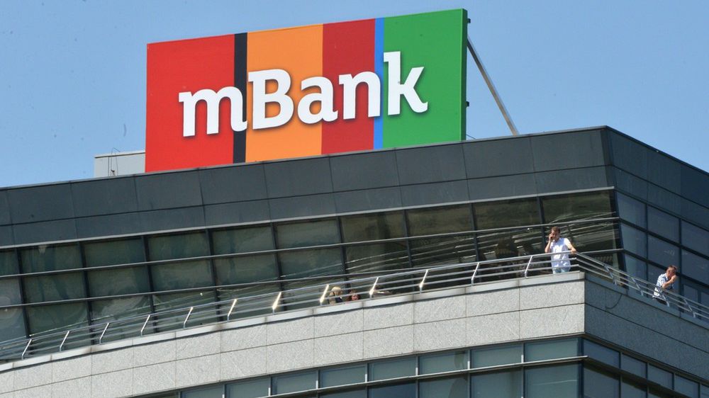 Kolejny bank odkrył karty.