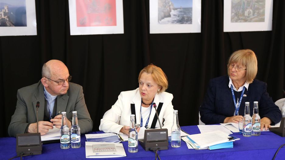 Maria Szonert-Binienda (w centrum)