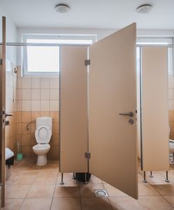 Łódź. 17-latek okaleczył się w szkole. Znalazł go kolega