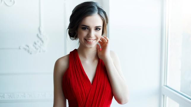 Eleganckie, proste i ponadczasowe ubrania Simple to moda wieczorowa i na co dzień