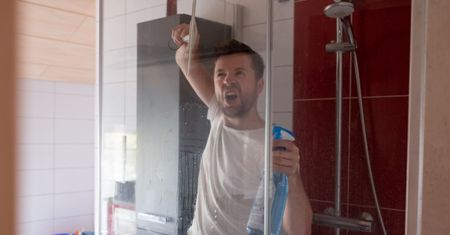 Słuchawka prysznicowa jak nowa. Łatwy sposób czyszczenia