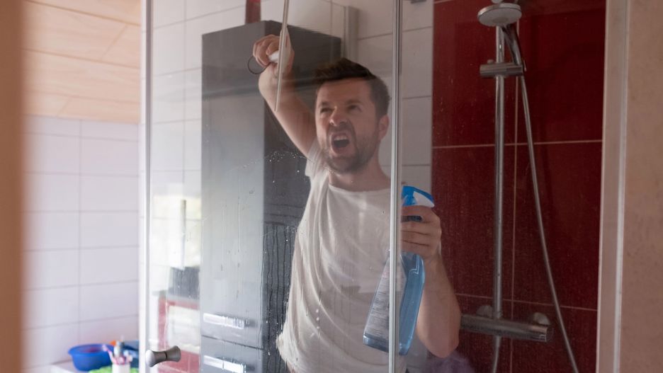 Domycie słuchawki prysznicowej wcale nie jest trudne