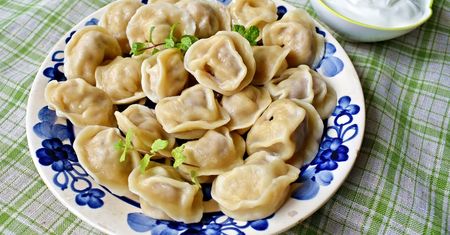Pielmieni - tradycyjne pierożki syberyjskie. Jak je przygotować?