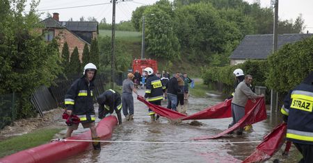 Podtopienia i powódź na południu Polski. Fala kulminacja na Wiśle minęła Kraków. Przed nią Sandomierz