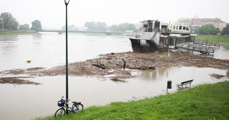 Podtopienia i ostrzeżenia IMGW. Najgorzej w 3 województwach