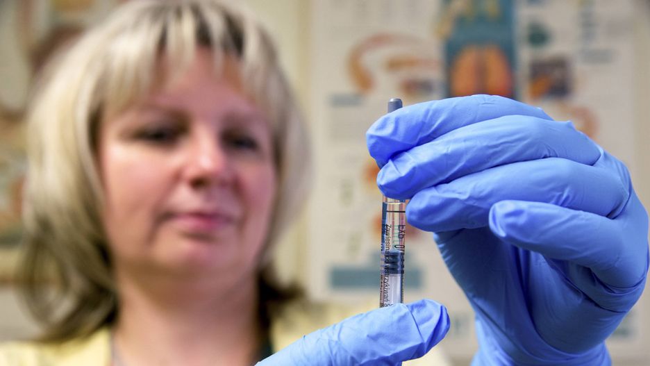 53 proc. ankietowanych uważa, że szczepionki nigdy lub rzadko prowadzą do niebezpiecznych dla zdrowia powikłań