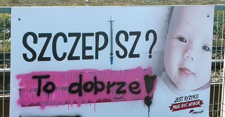 Łódź bojkotuje antyszczepionkowców. Ktoś zamazuje ich plakaty