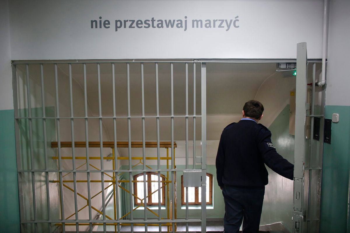 Osadzona oskarżyła strażnika o gwałt. Został wyrzucony ze służby