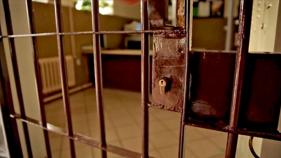 Obecnie w więzieniach przebywa 74 tys. osób