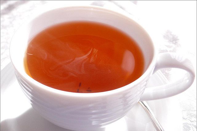 Ciepła herbata na przeziębienie to doskonały sposób.