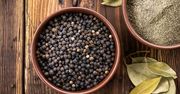 Piperyna na redukcję tkanki tłuszczowej. Poznaj właściwości pieprzu czarnego