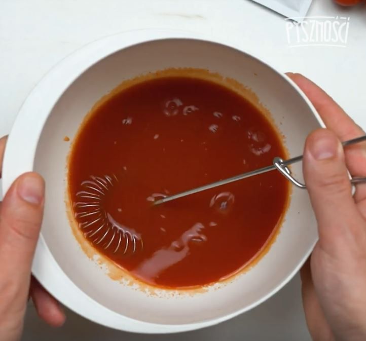 Pomidorowa babeczki z mozzarellą- Pyszności