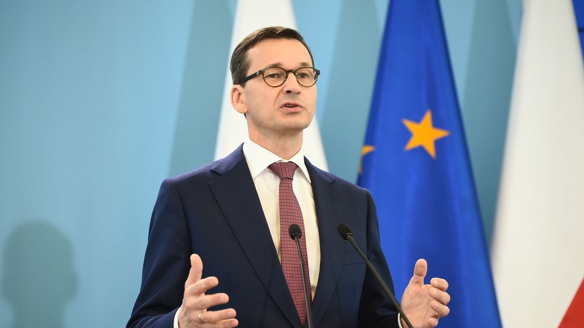 "Gazeta Wyborcza": Morawiecki uwłaszczył się na gruntach kościelnych