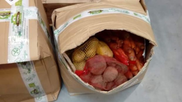 Polacy pokochali usługi kurierskie. Przewożą w ten sposób wszystko - od ziemniaków po niebezpieczne substancje