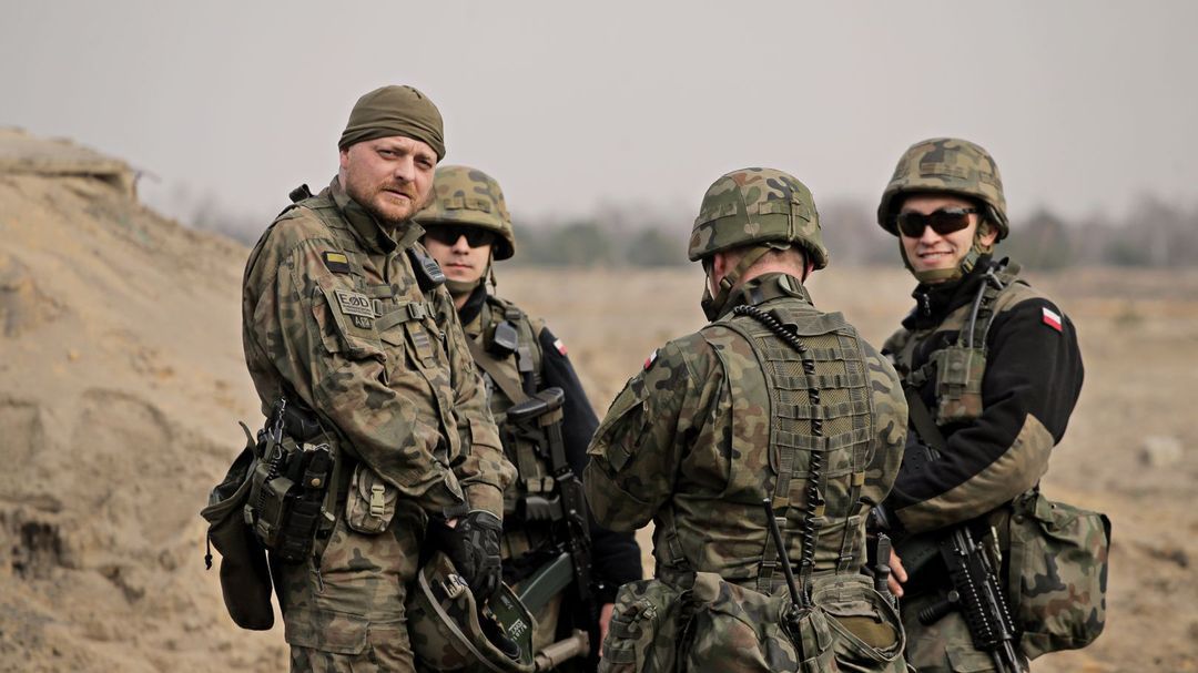 Wojskowi służący za granicą będą objęci większą pomocą socjalną, w przeciwieństwie do pracujących z nimi cywili.