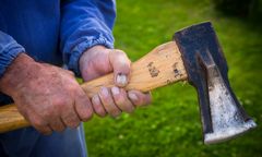 Trzy osoby ranne po ataku mężczyzny z siekierą