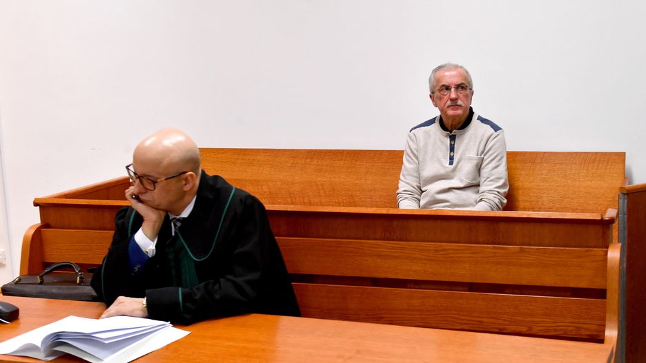 Roman Wawrzyniak i jego adwokat Dariusz Niebieszczański na sali sądu w Kołobrzegu