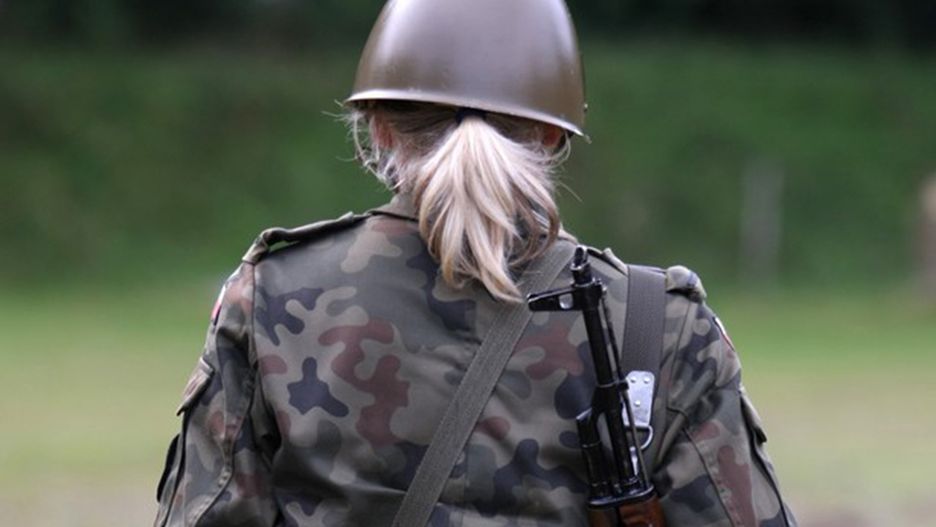 Żołnierki nie mają w wojsku lekkiego życia, zdarzają się przypadki molestowania, zdjęcie ilustracyjne