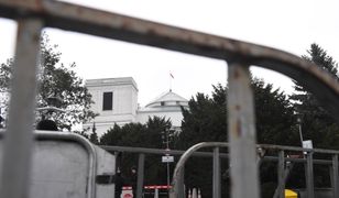 Sejm znów odgrodzony barierkami. Brudziński uspokaja "nadmiernie pobudzonych zapowiedzią kolejnej awantury"