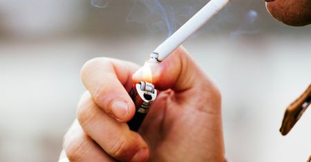 Ich nałóg przeszkadzał sąsiadom. Teraz muszą palić według harmonogramu