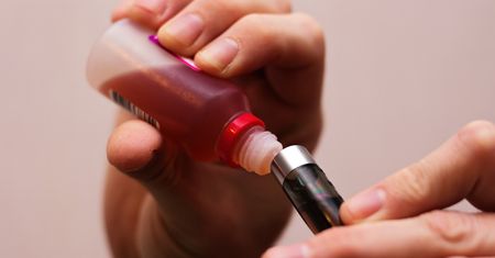 Co siedzi w e-papierosach? Szef GIS ostrzega przed kokainą, heroiną i pigułką gwałtu
