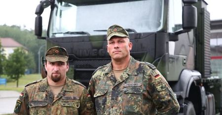 Autostrada A4. Kierowca tira zemdlał. Bohaterski wyczyn niemieckich żołnierzy