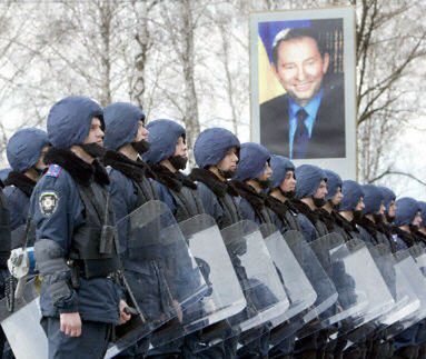 Janukowycz chciał użyć wojska w Kijowie