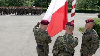 Polscy żołnierze wchodzących w skład dziesiątej zmiany Polskiego Kontyngentu Wojskowego SFOR