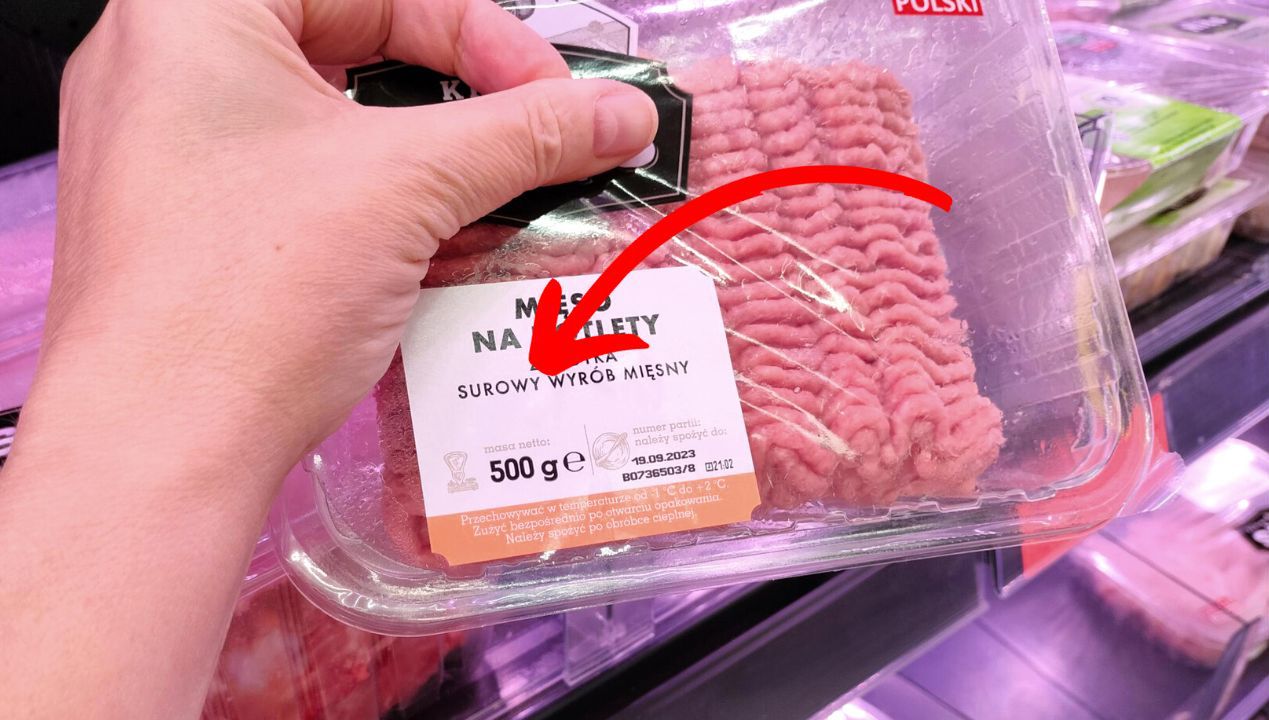 Widzisz to oznaczanie na mięsie? Lepiej je odłóż na miejsce